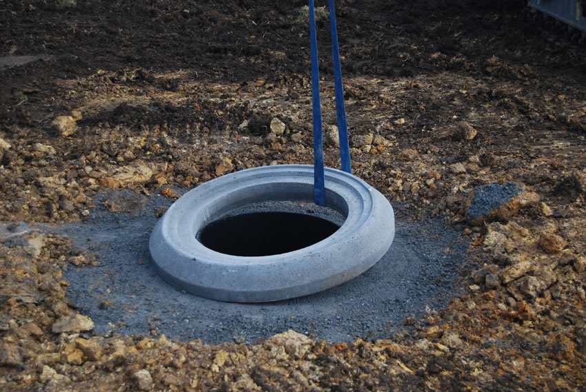 Plastic Manhole Chamber Installation - Assembling Distribution Ring